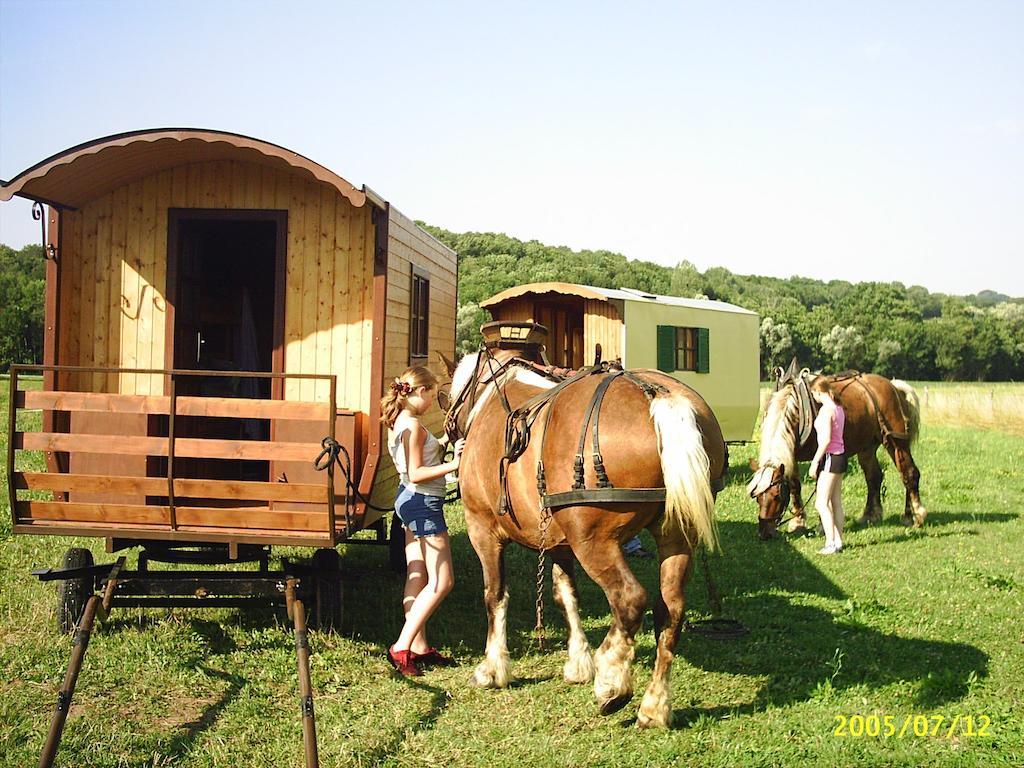Che'Val D'Amour Ecleux Exterior photo